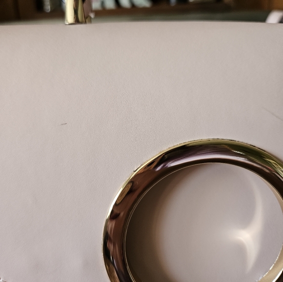 Women handbag nice leather bag but never carried it. Looks new - Picture 6 of 13